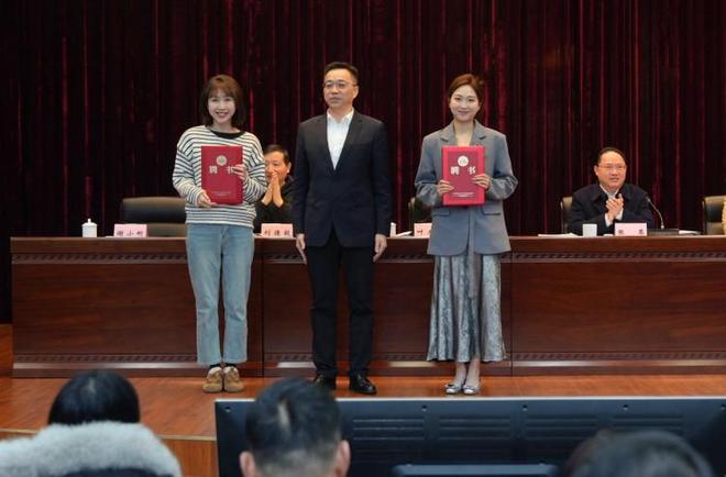 五大行动谱写商贸发展新篇章重庆大渡口召开商贸经济提质发展三年行动动员会(图3)
