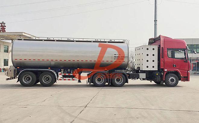 新东鲜奶运输车让北国乳香飘香万里(图4)
