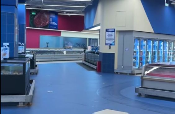 九游体育：货架空置、会员免查知名超市北京最后一家会员店名存实亡(图1)