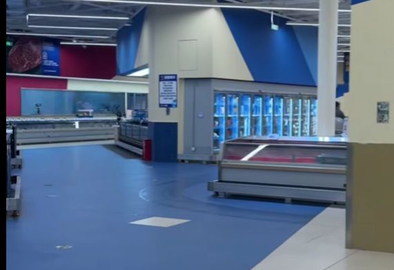 九游体育：货架空置、会员免查知名超市北京最后一家会员店名存实亡(图2)